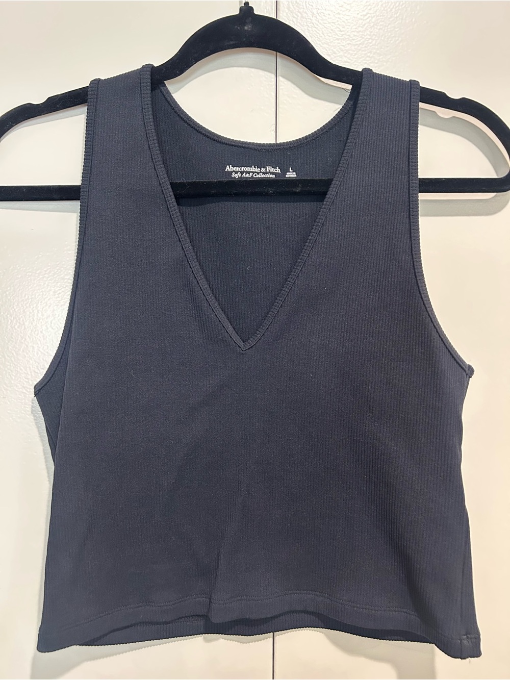 Abercrombie & Fitch Black V‑Neck Ribbed Cropped Tank